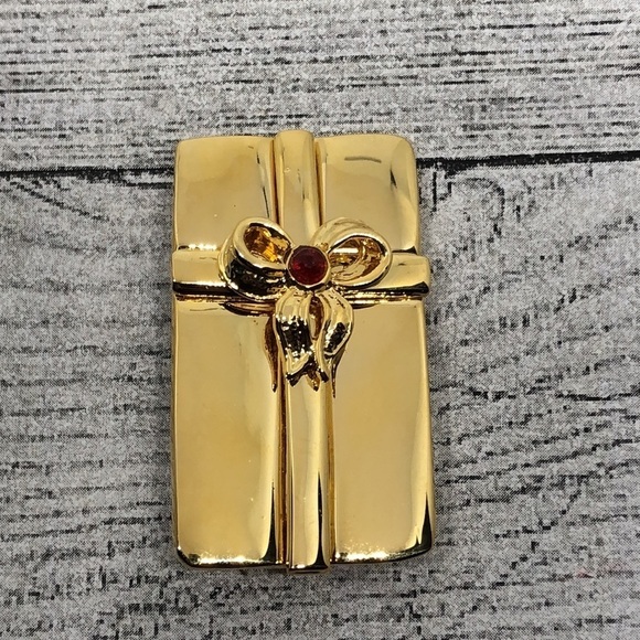 Vintage/retro gold tone gift wrap brooch statement signed - Picture 3 of 6